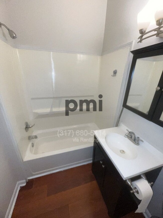 Building Photo - 402 N Delaware St