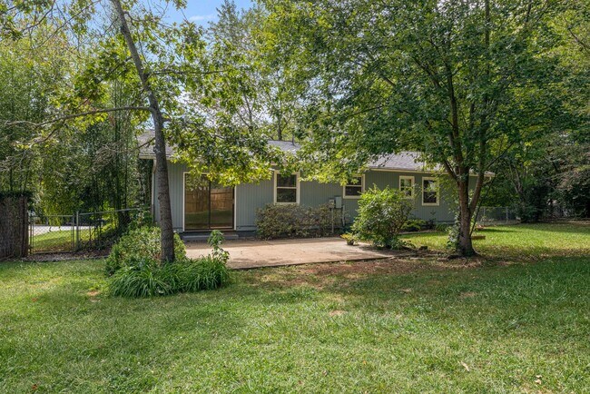 Building Photo - Lovely, Remodeled 3-Bedroom Home in West Asheville with Fenced-In Yard (6 or 12 Month Lease Options)