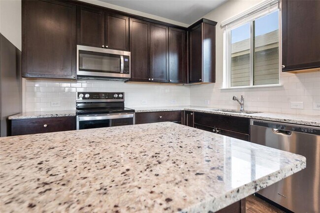 Building Photo - 457 Bedford Falls Ln