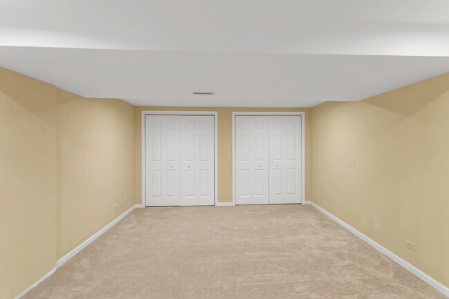 Building Photo - 985 Chapel Ct N