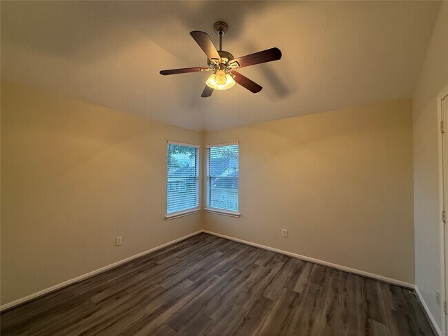 Building Photo - 12919 Deer Cove Ln