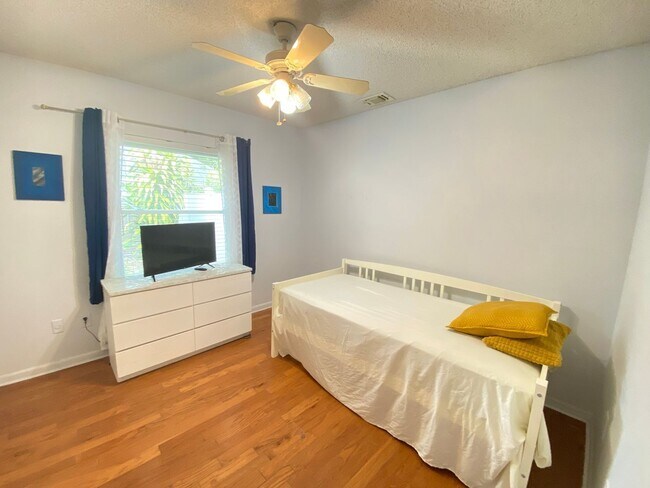 Building Photo - 4955 Southfork Ranch Dr