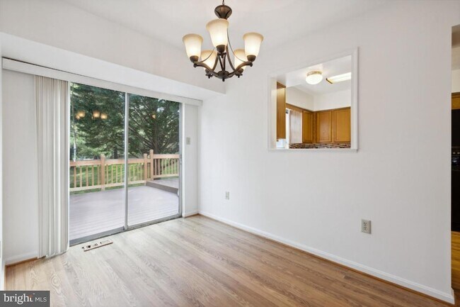 Building Photo - 18221 Fox Chase Cir