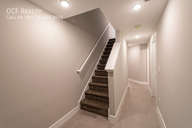 Building Photo - 713 S 51st St