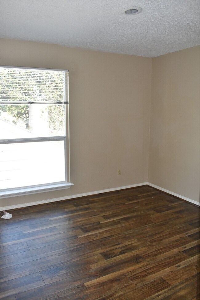 Building Photo - 8903 Kalewood Dr
