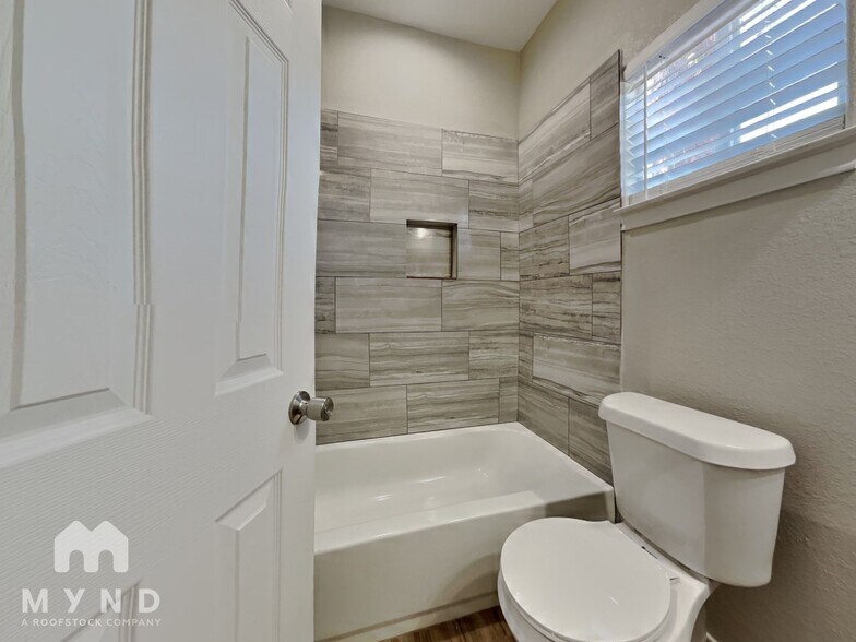 Building Photo - 16871 W Juneau St