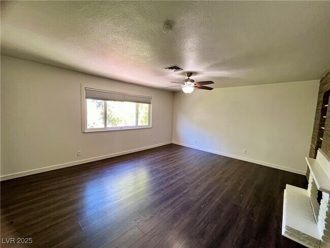 Building Photo - 109 Greenbriar Townhouse Way