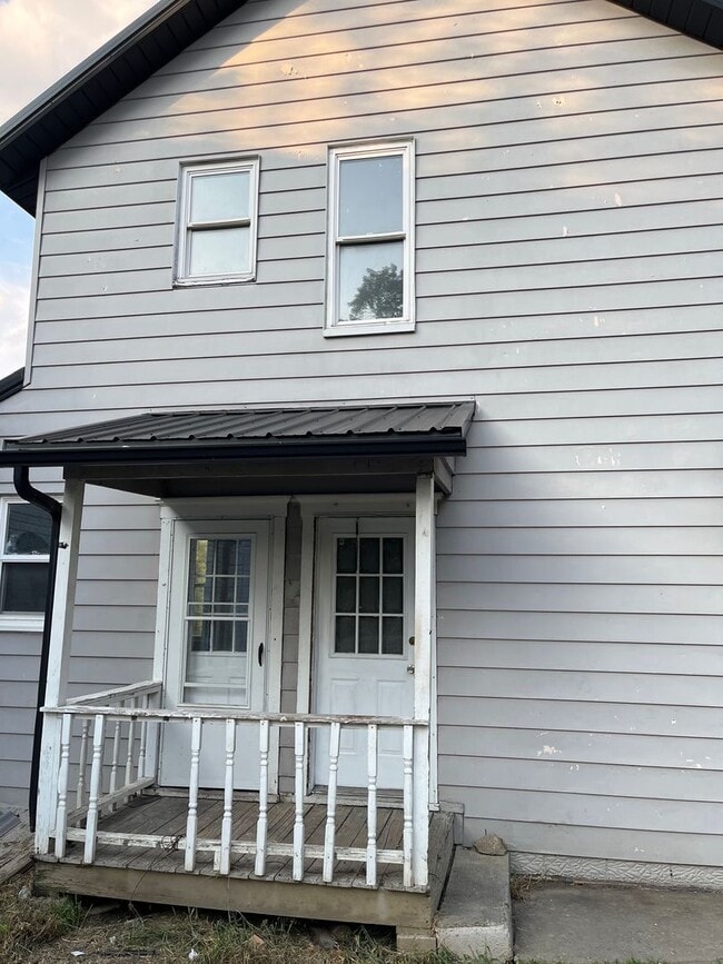 Building Photo - 3 Bedroom Single Family Home