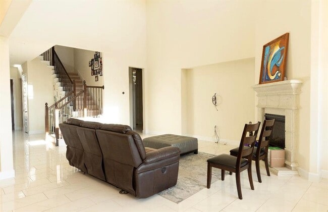 Building Photo - 348 Cross Timbers Dr