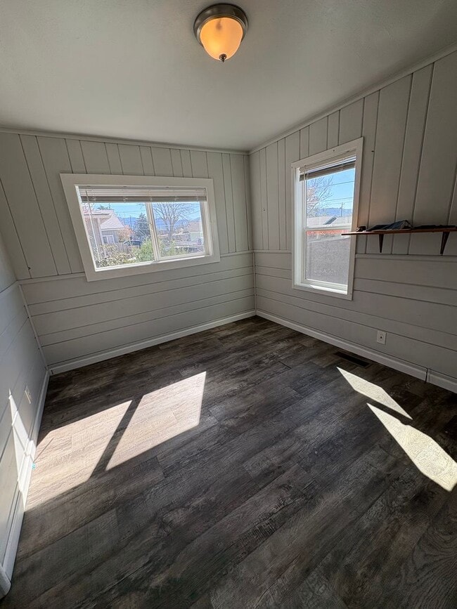 Building Photo - 3 Bedroom/ 2 Bath Medford Rental Available in Quiet Medford Neighborhood