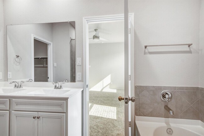 Building Photo - 9304 Colonial Bent Pl