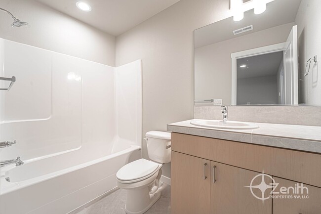 Building Photo - Elegant 2024 Built 3 Bedroom Vancouver Hom...