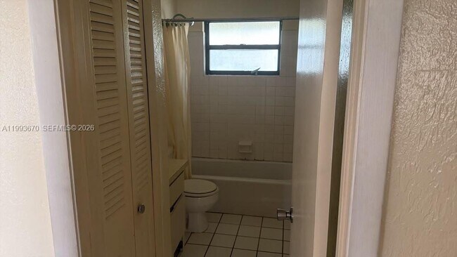 Building Photo - 421 Las Palmas Cir