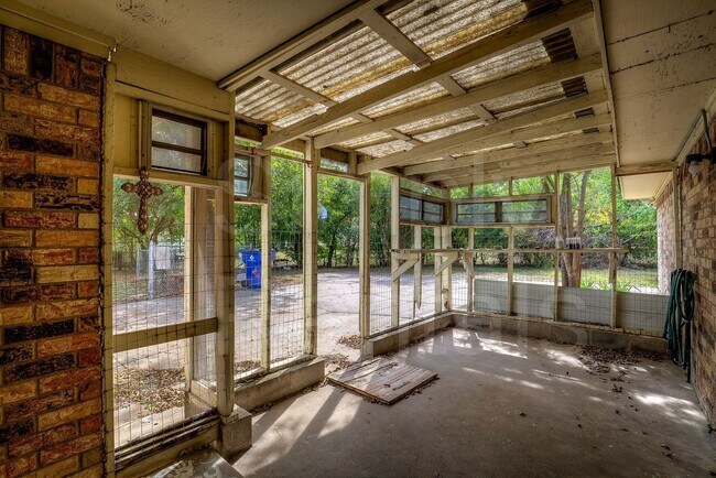 Building Photo - 6426 Chapman Dr