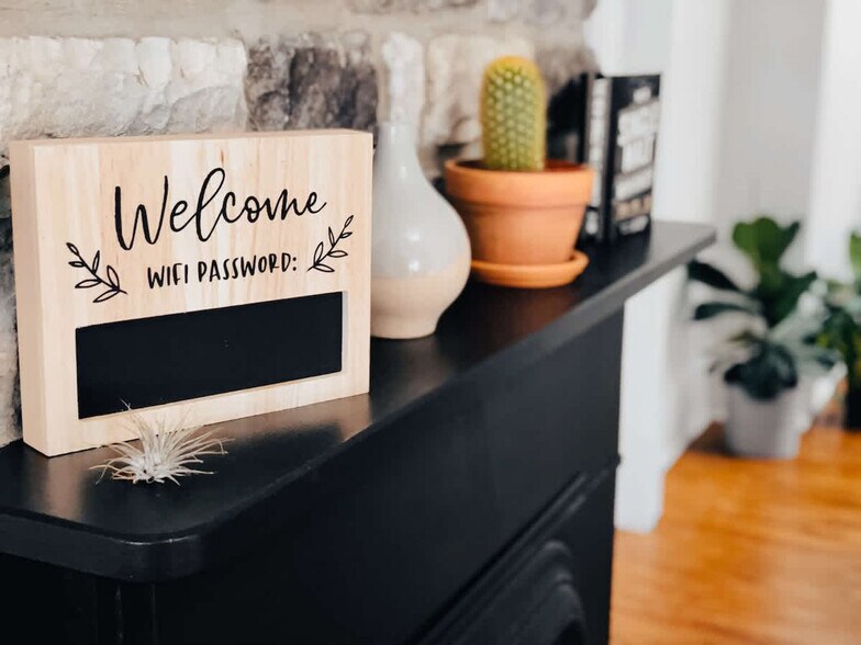 Building Photo - 254 W Poplar Ave