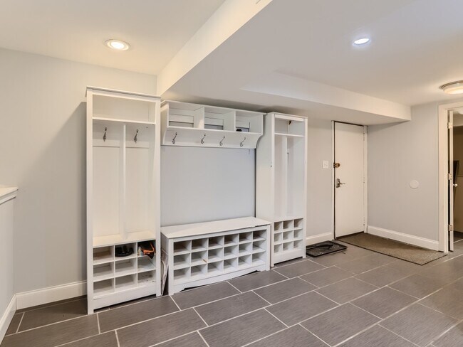 Building Photo - 8840 Morris Rd