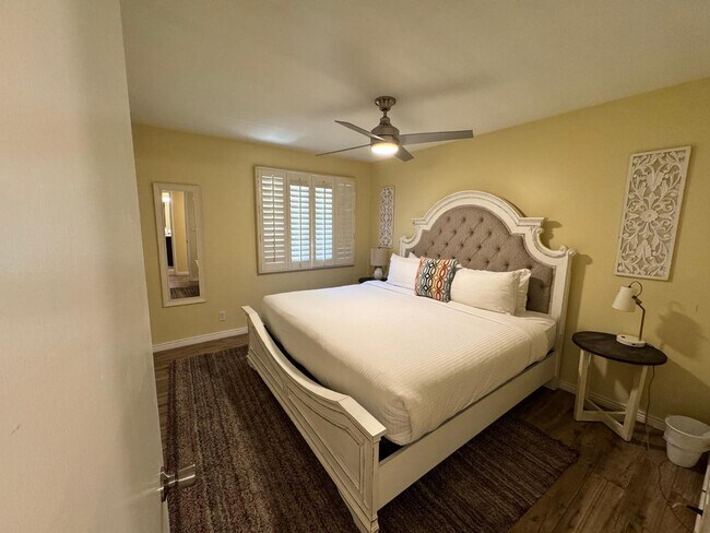 Building Photo - 8238 E Vista Dr