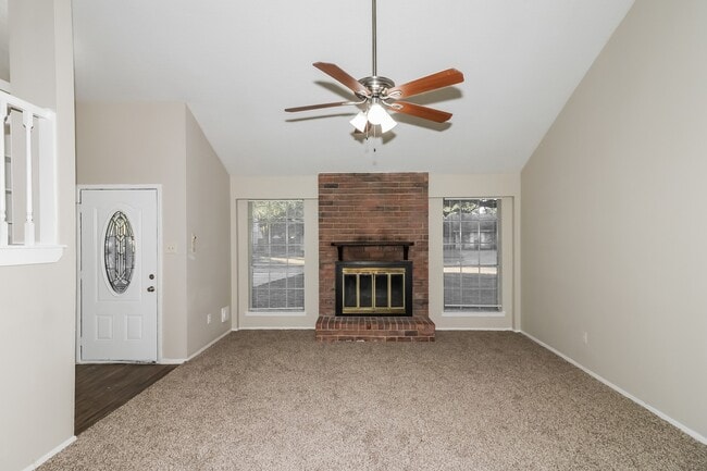 Building Photo - 15310 Meadow Village Dr