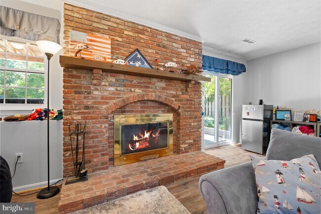 Building Photo - 1615 Spottsworth Way