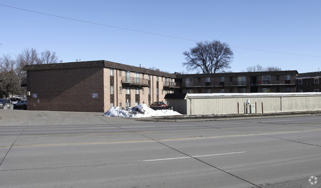 Primary Photo - Blondo Plaza Apartments