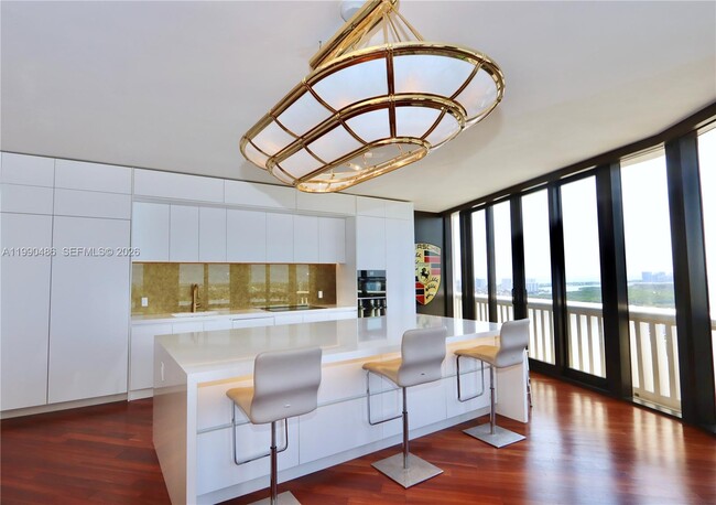 Building Photo - 1000 W Island Blvd