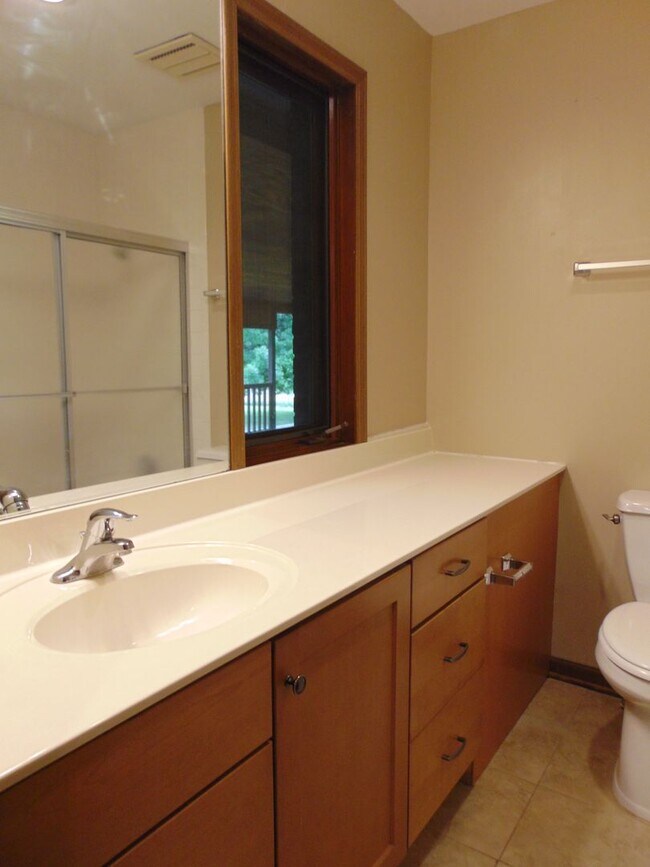 Building Photo - Amazing 3 Bed 2 Bath Country Home With Fab...
