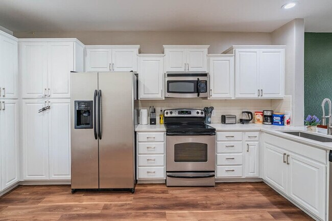 Building Photo - 1275 E University Dr