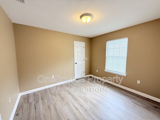 Building Photo - 111 N Charles Willis Dr