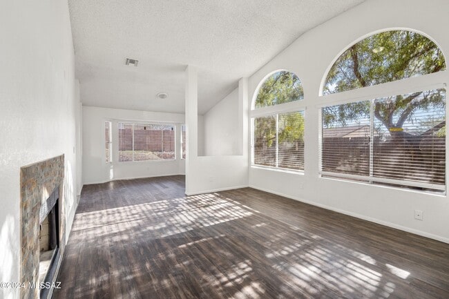 Building Photo - 7209 S Avenida Del Nopal