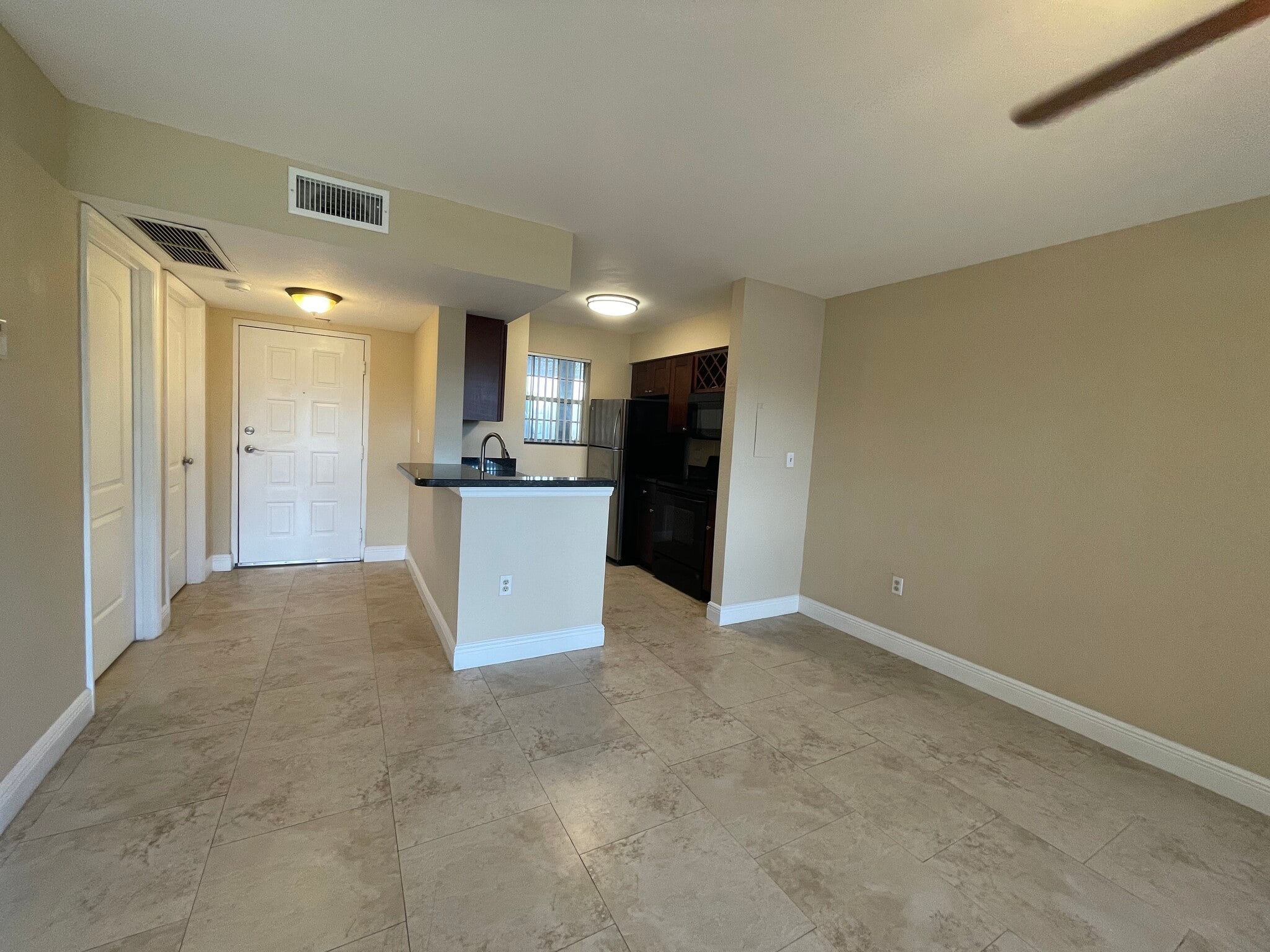 Building Photo - 2810 N Oakland Forest Dr