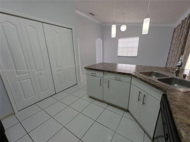 Building Photo - 1137 NW 128th Pl