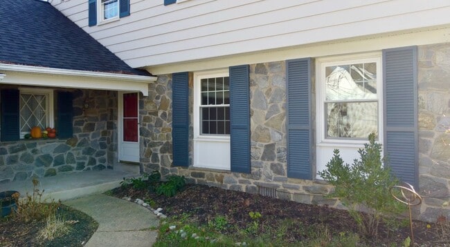 Primary Photo - 593 Watford Ln