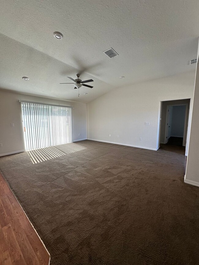 Building Photo - For Rent: Spacious 3 Bedroom, 2 Bath Home ...