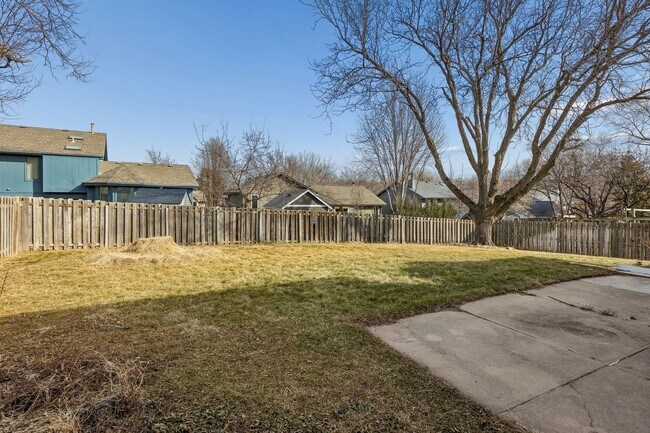 Building Photo - Spacious Northwest Omaha 3-Bedroom!!