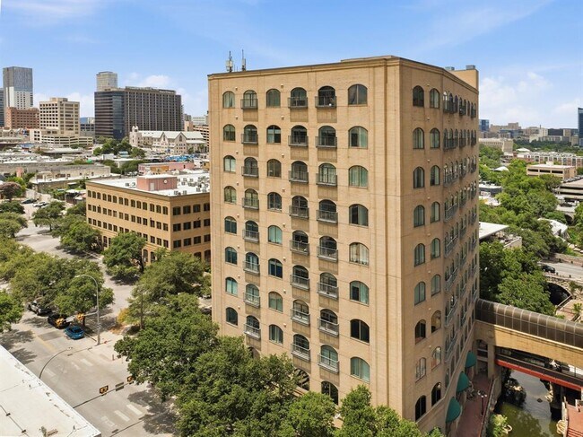 Building Photo - 507 Sabine St