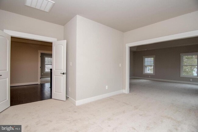 Building Photo - 6928 Regent Ln