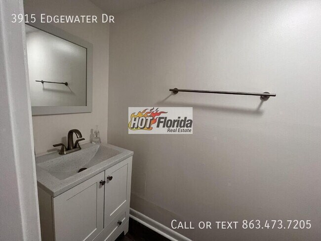 Building Photo - 3915 Edgewater Dr