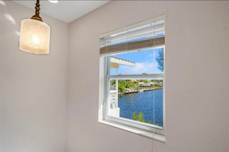 Building Photo - 2591 NE 55th Ct