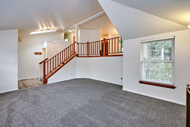 Building Photo - Nice Kingston Home