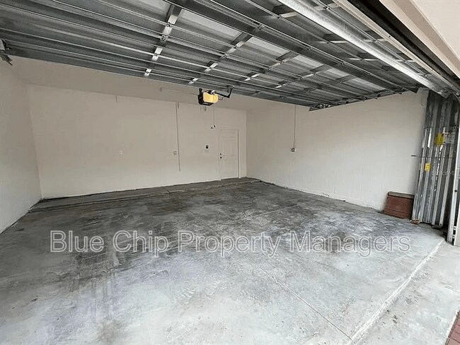 Building Photo - 6322 Goldcoast Ave