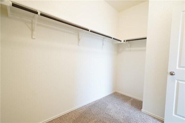 Building Photo - 933 Wildrye Ct