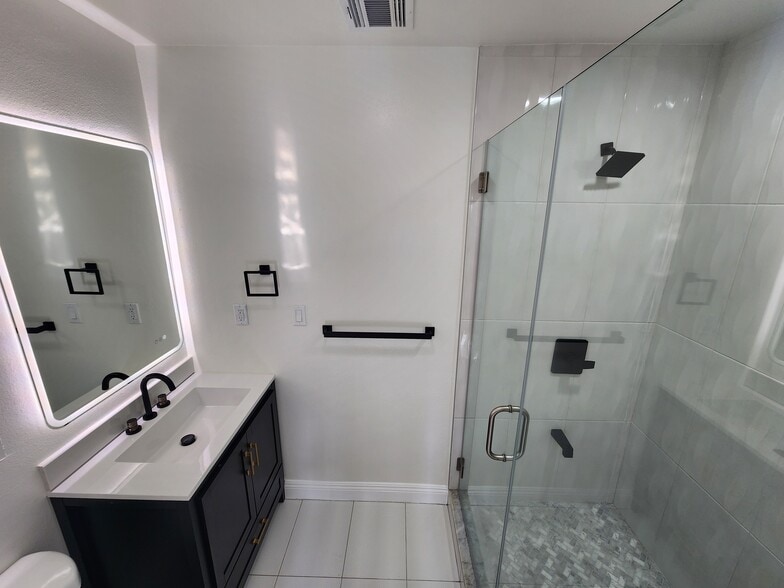 Building Photo - 13132 Hartland St