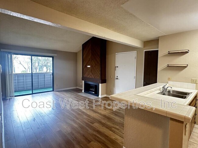 Building Photo - 9249 Village Glen Dr