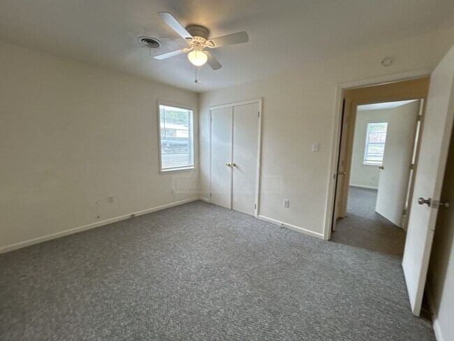 Building Photo - 2134 Circle Dr