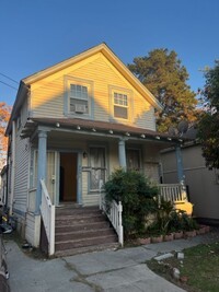 Building Photo - Victorian Apartment