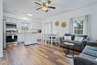 Building Photo - 343 Henderson Ave