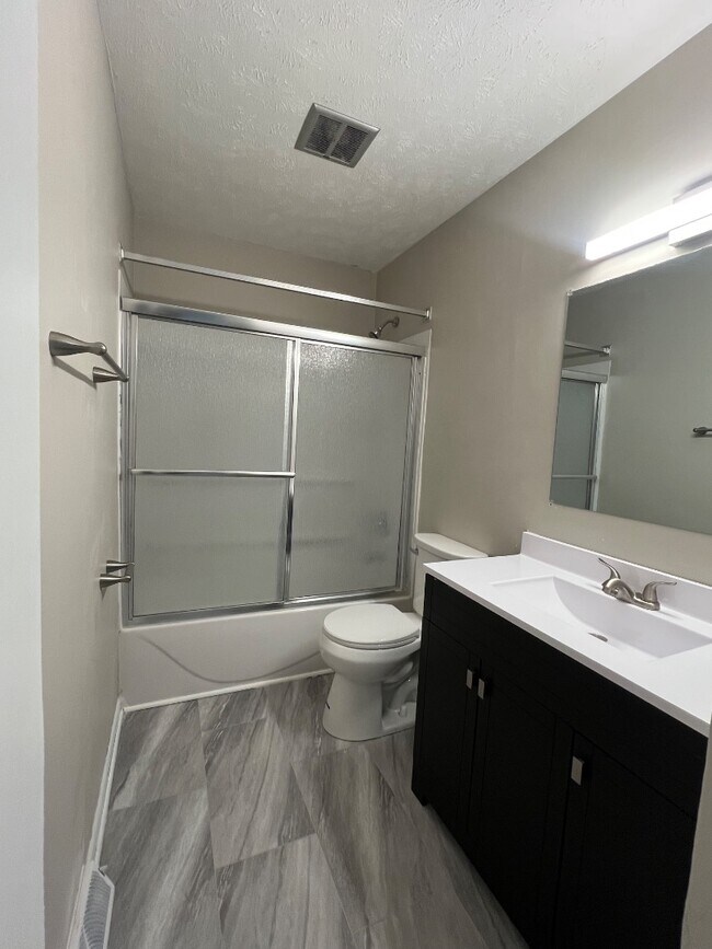 Building Photo - 11224 Roxbury Dr