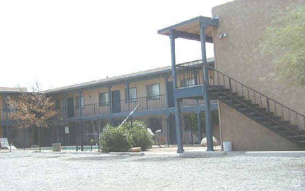 Building Photo - 3700 N Fairview Ave