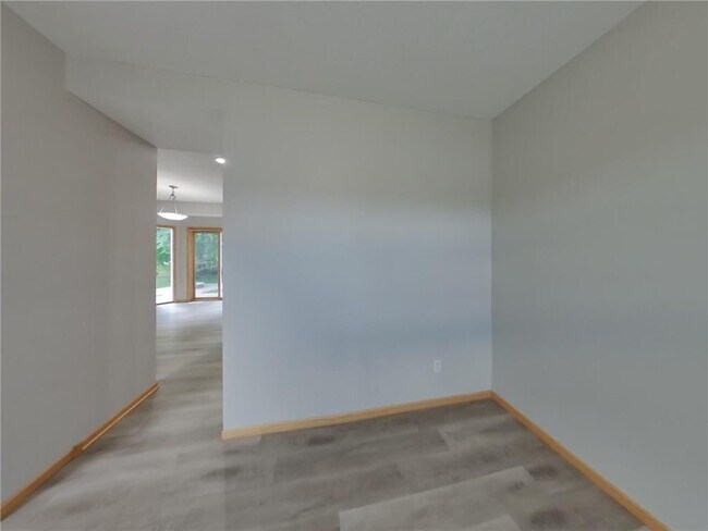 Building Photo - 516 Lincoln Dr NE