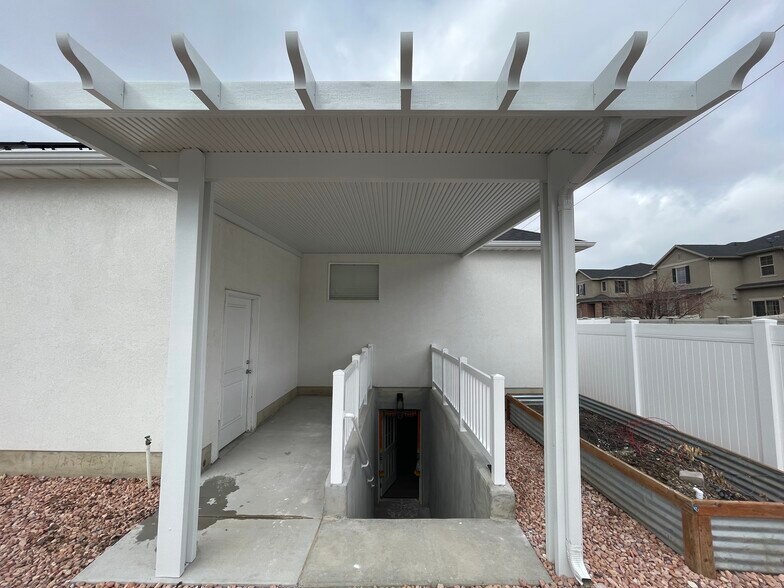 Building Photo - 3288 N 200 W